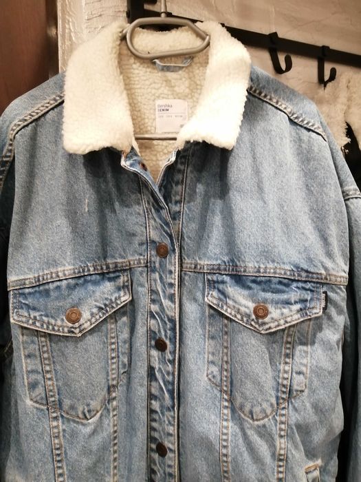 Kurtka z kożuszkiem Bershka