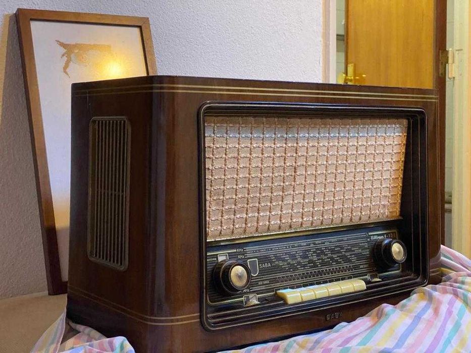 Radio SABA antigo em muito bom estado e a funcionar