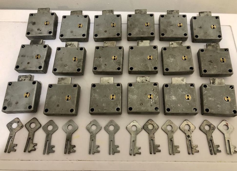 Zamek z kluczykiem skrzynka