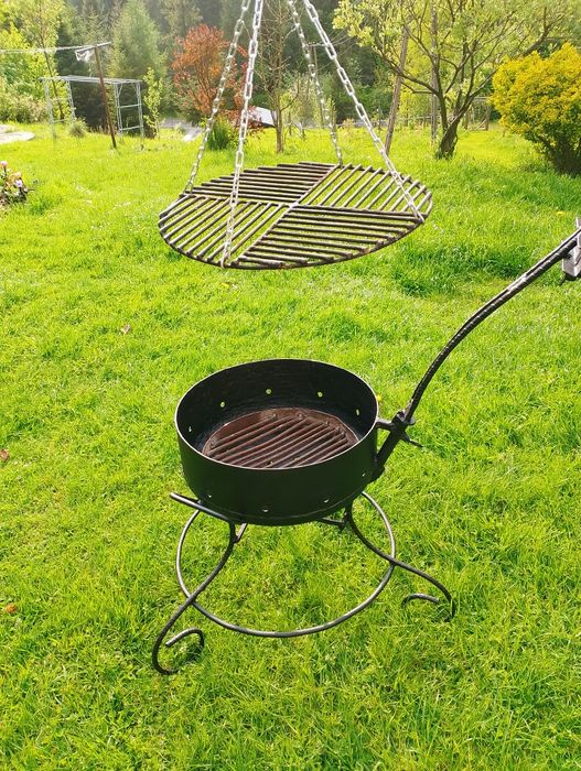 Gril ogrodowy z paleniskiem