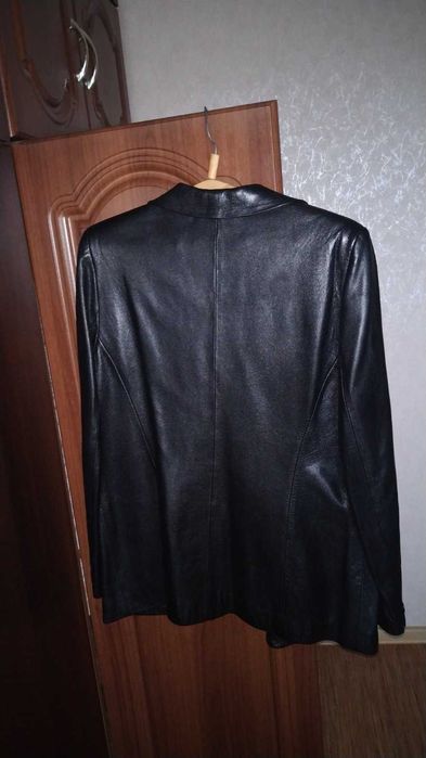 Піджак жіночий чорного  кольору розмір 44