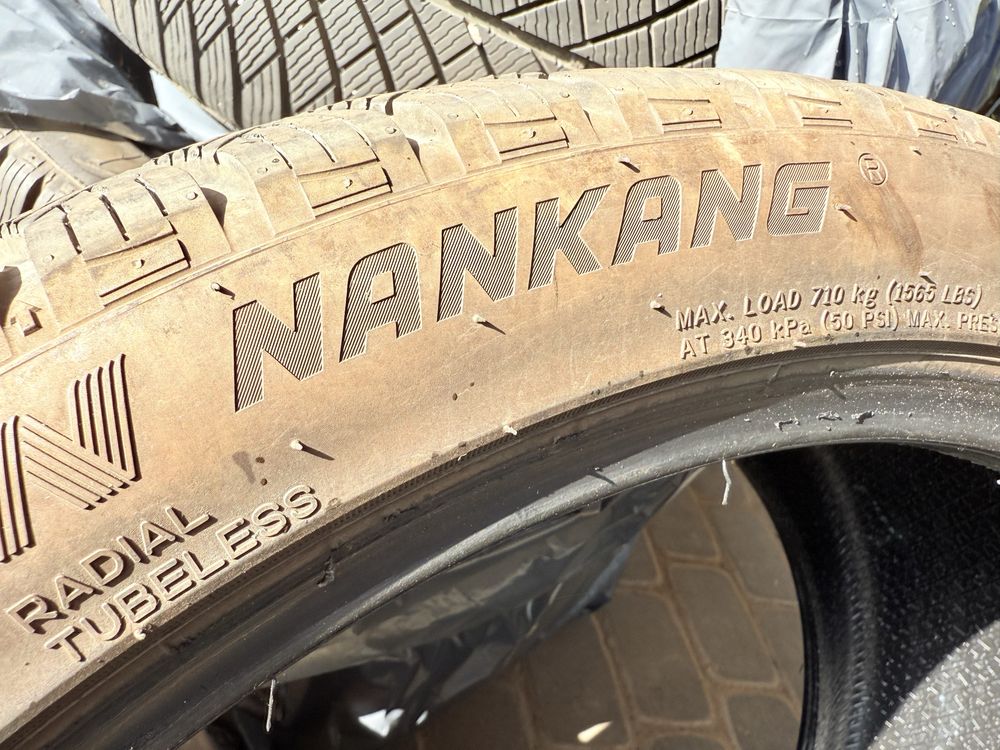 Opony wielosezonowe 235/40R19