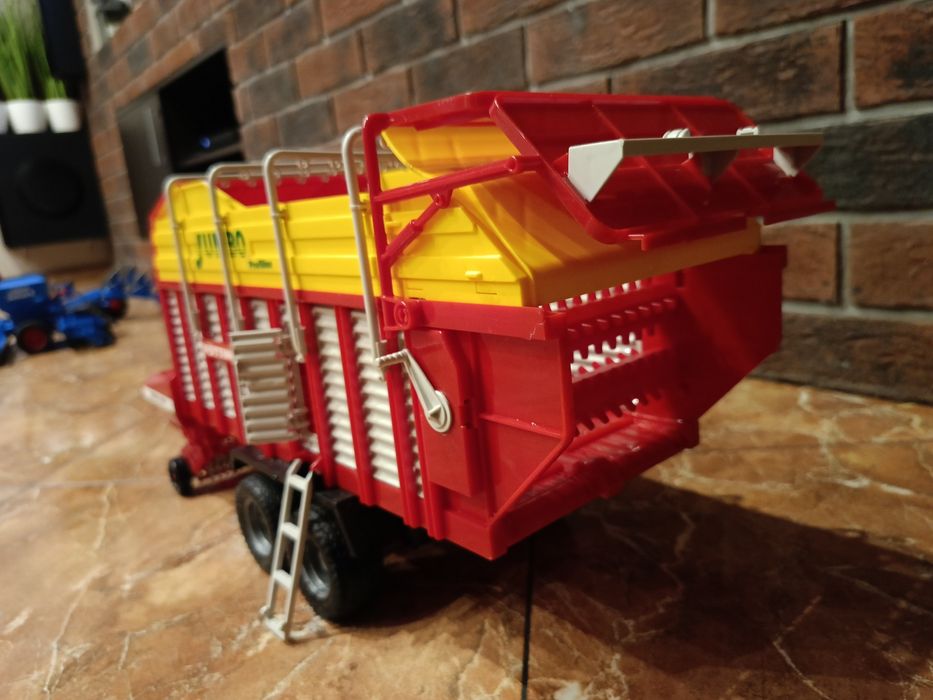 Przyczepa samozbierająca Pottinger Bruder