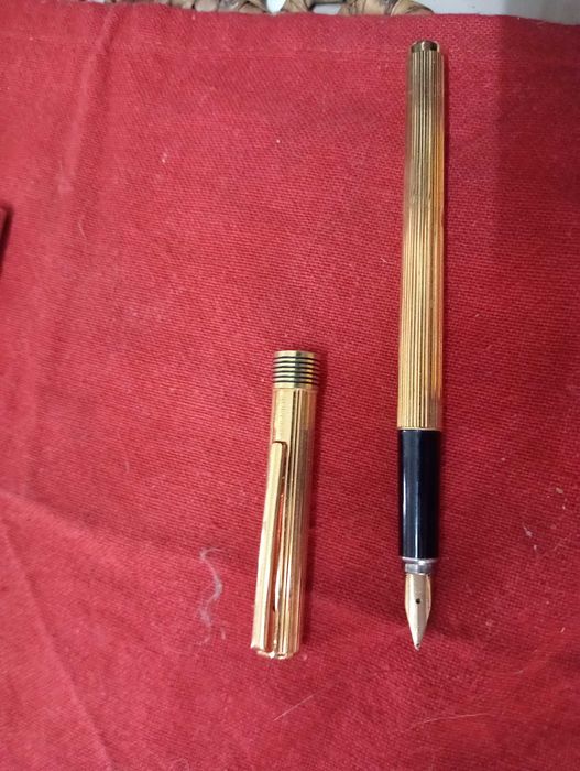 Caneta aurora dourada