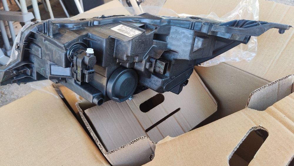 Farol Peugeot 208/2008II