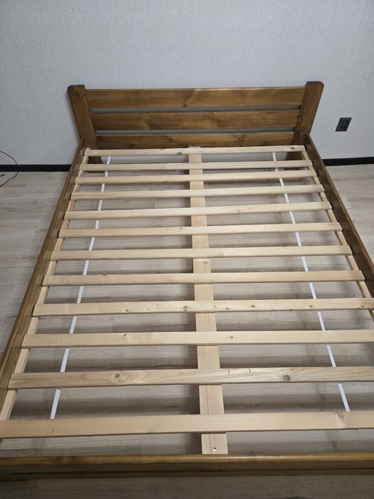 Łóżko i materac do spania 160x200