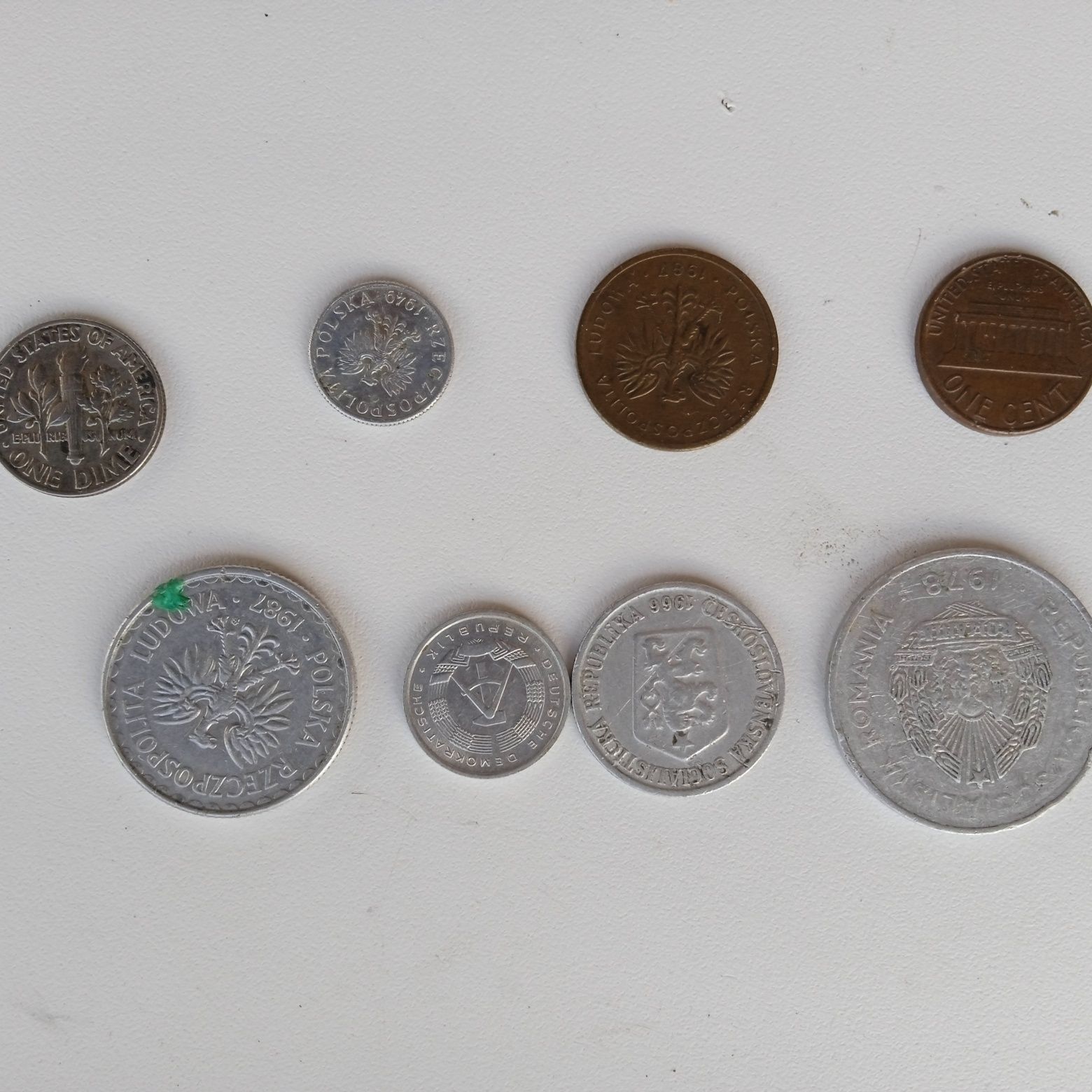 Монетки різні грош, злоті, пенінг, цент