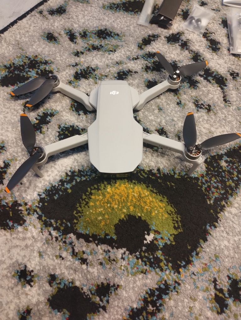 DJI Mini 2 + Torba + Karta SD