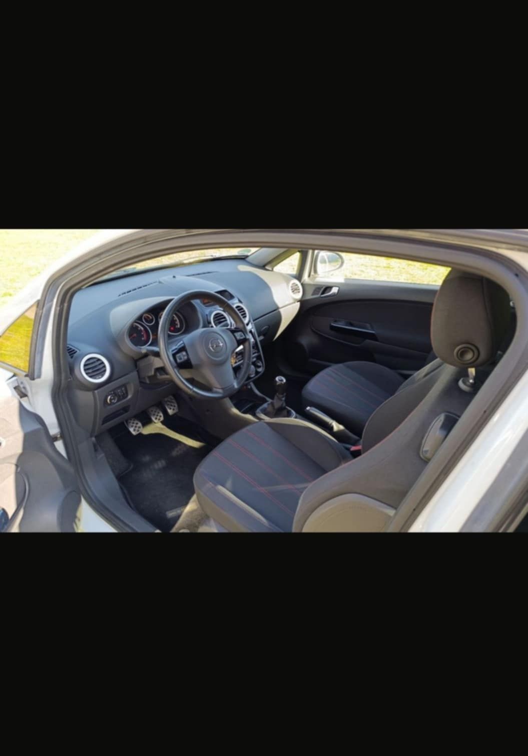 Opel  Corsa  D.      2010 rok.