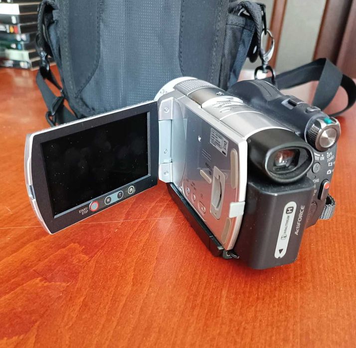 Видеокамера Sony HDR-UX7E