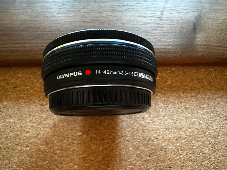 Olympus M.Zuiko Digital 14-42mm f/3.5-5.6 EZ ED MSC (Preto) – M43, MFT