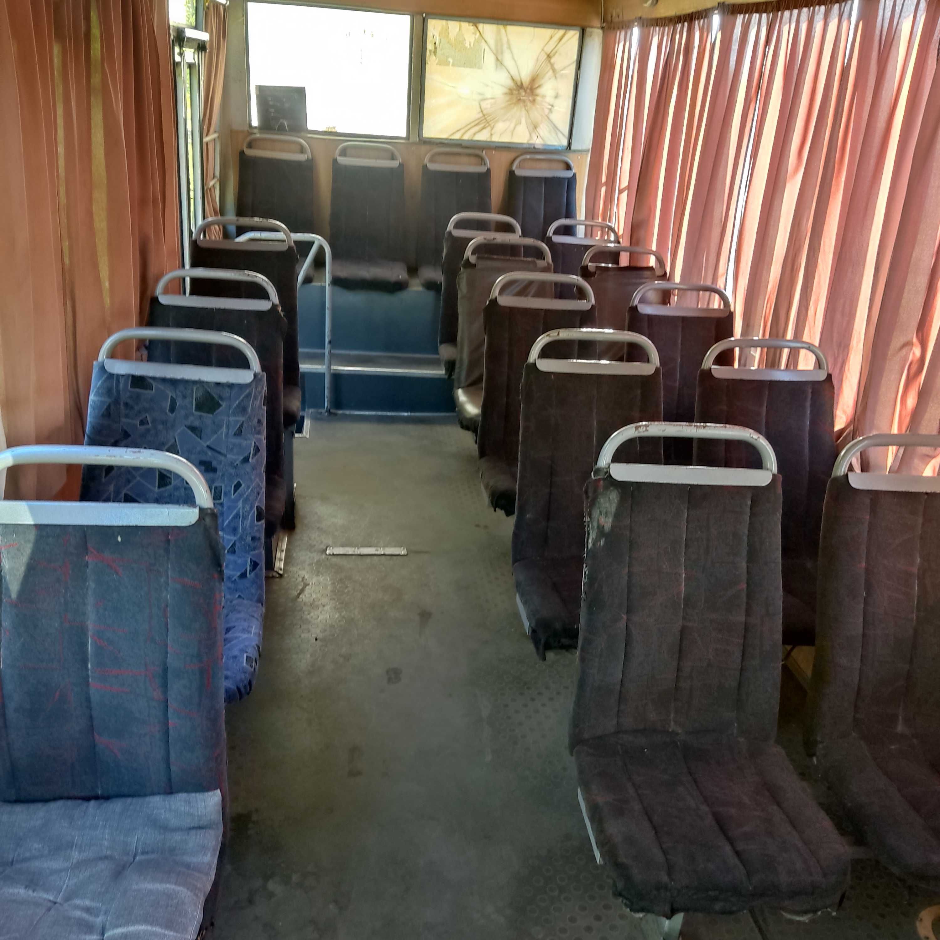 Автобус пасажирський РУТА - 25 працює  на маршруті міста,