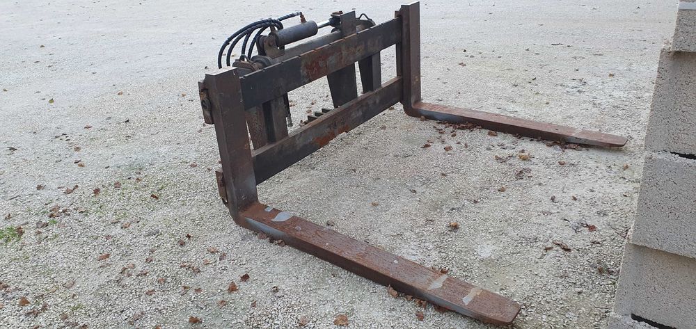 Garfos Manitou de 10 toneladas com Deslocação
