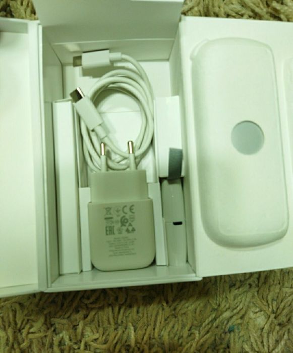 Продам телефон, зарядку, зарядное устройство новое