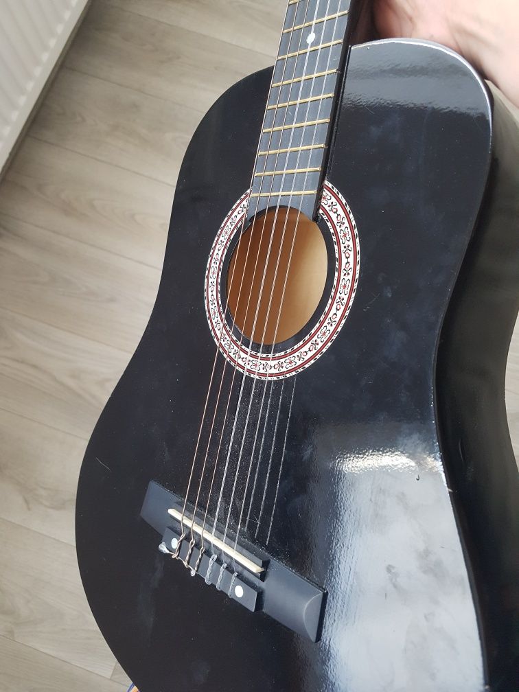 Sprzedam gitarę dla poczatkujacych