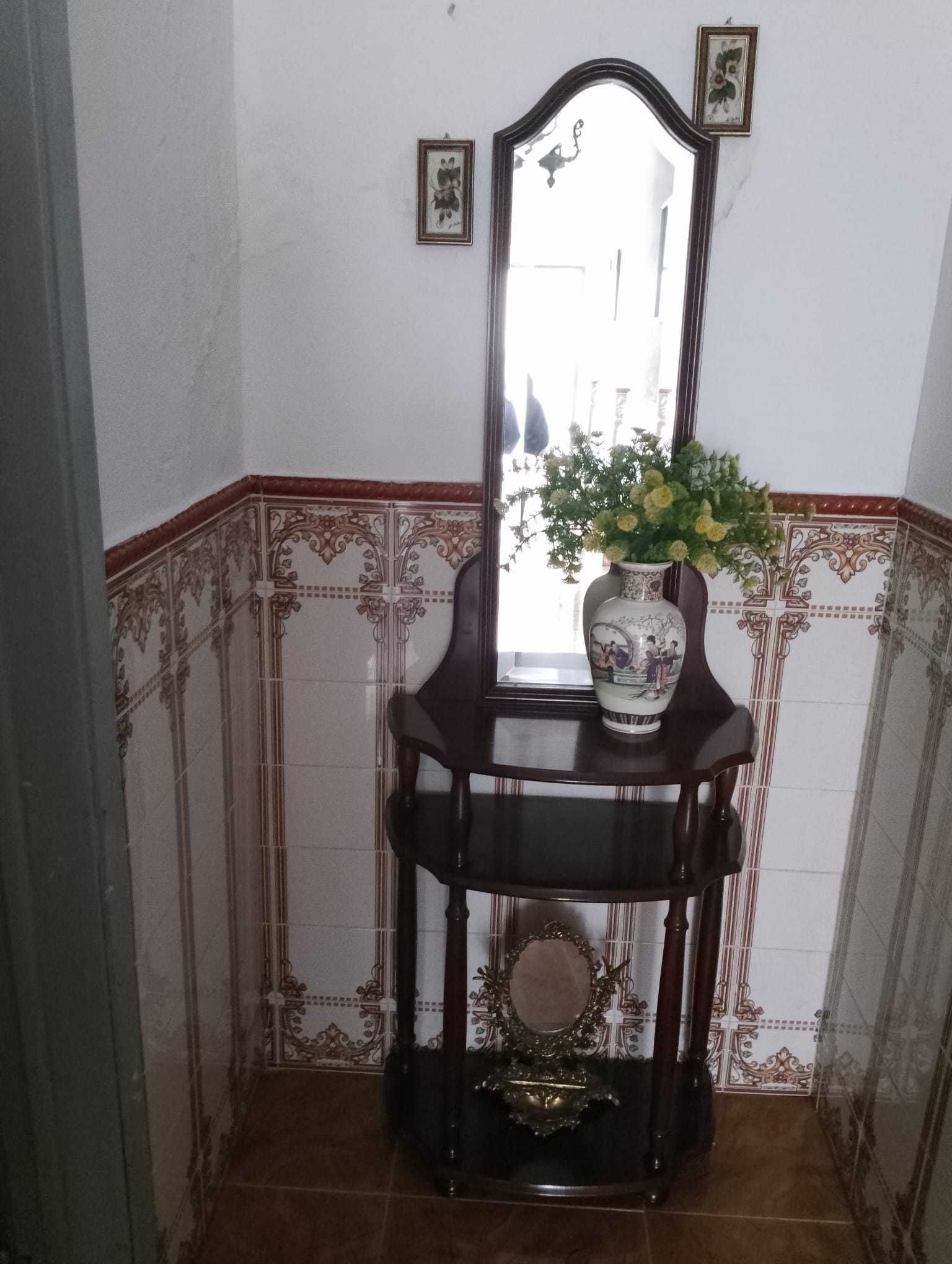 Móvel de entrada com espelho