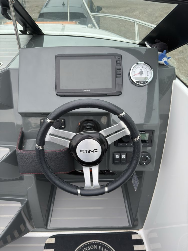 Łódz motorowa , motorówka Sting 610 DC , kabinowa