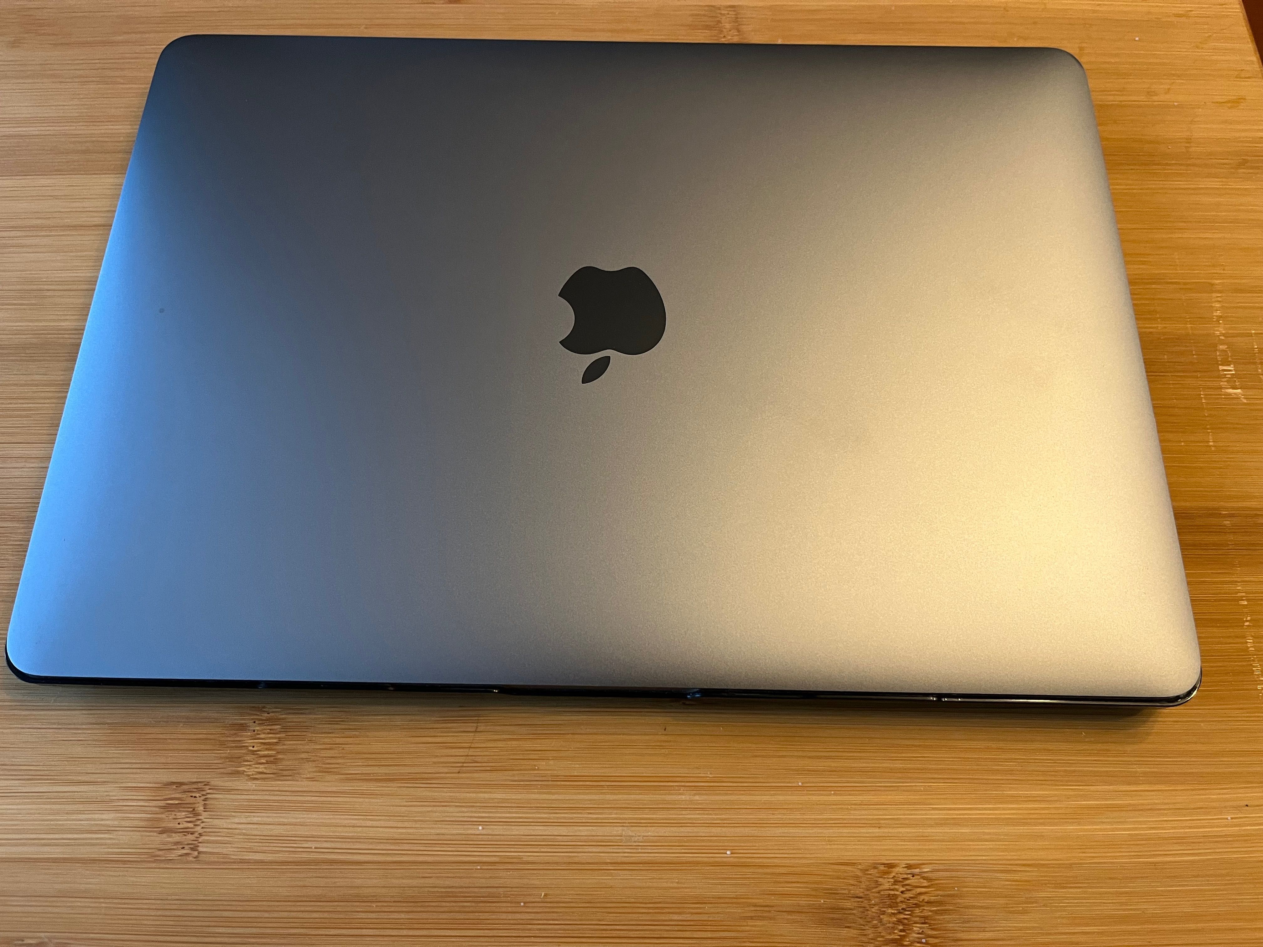 MacBook Pro 13 z 2019 stan idealny