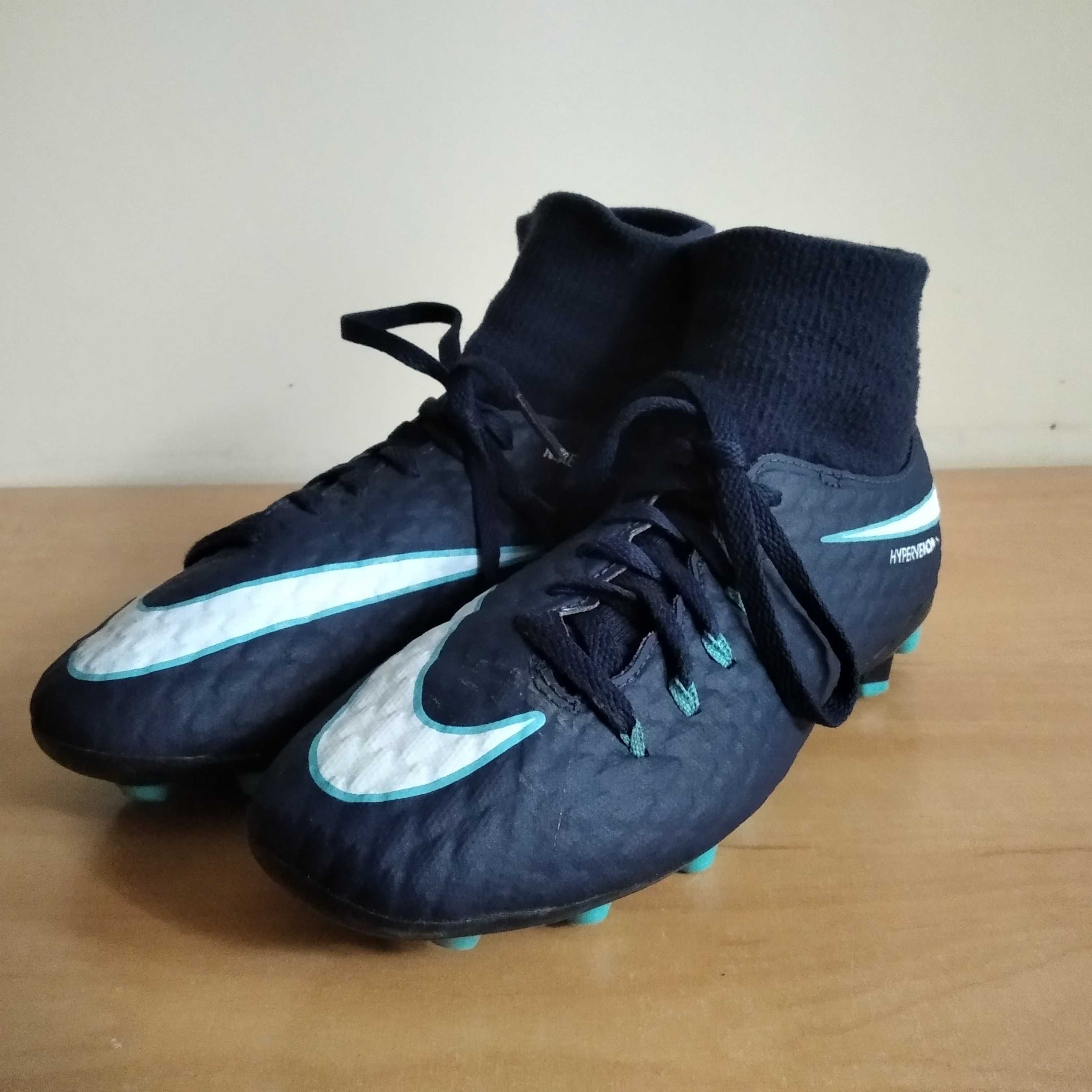 Buty piłkarskie Nike Hypervenom Phelon 3 DF roz.eu-35