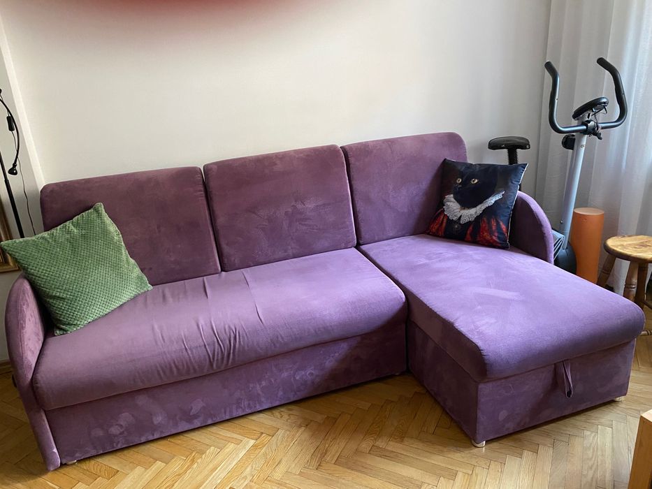 Narożnik odcień delikatnego fioletu.