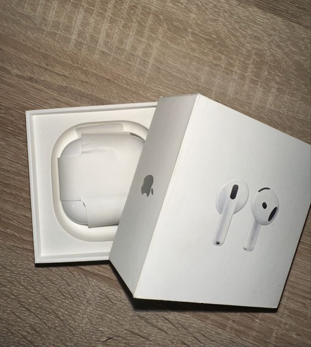 Продам кейс від AirPods 4