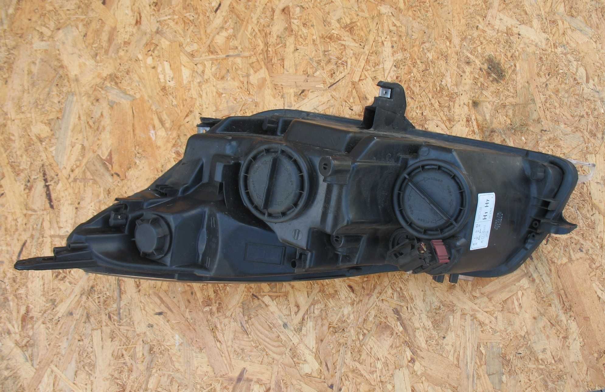 Opel Insignia A lampa Prawa przód zamiennik TYC