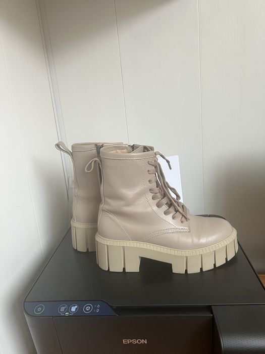 Стильні жіночі черевики