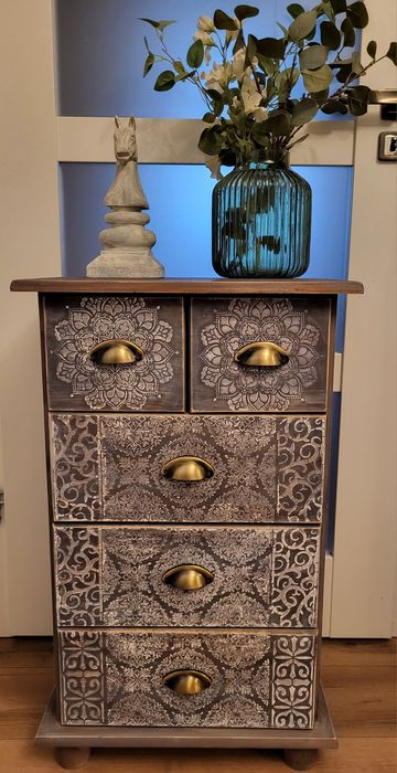 Urocze szafka komoda słupek