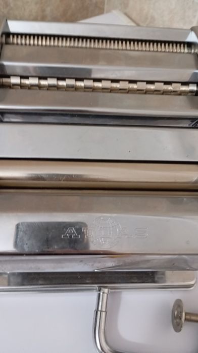 Máquina manual para fazer massa