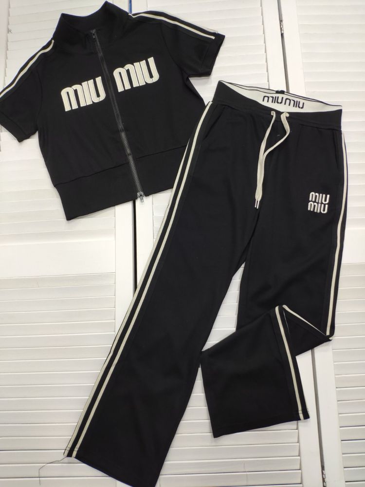 Костюм MIU miu, Міу