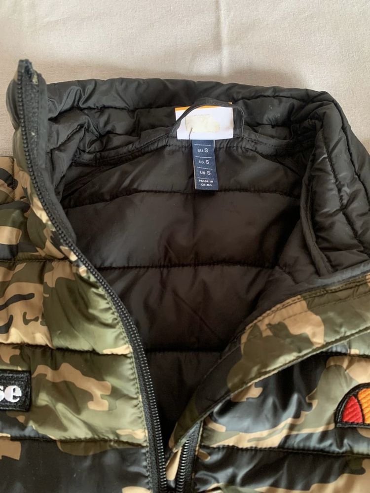 Куртка бомбер Ellesse Camo мілітарі еліс мікропуховик