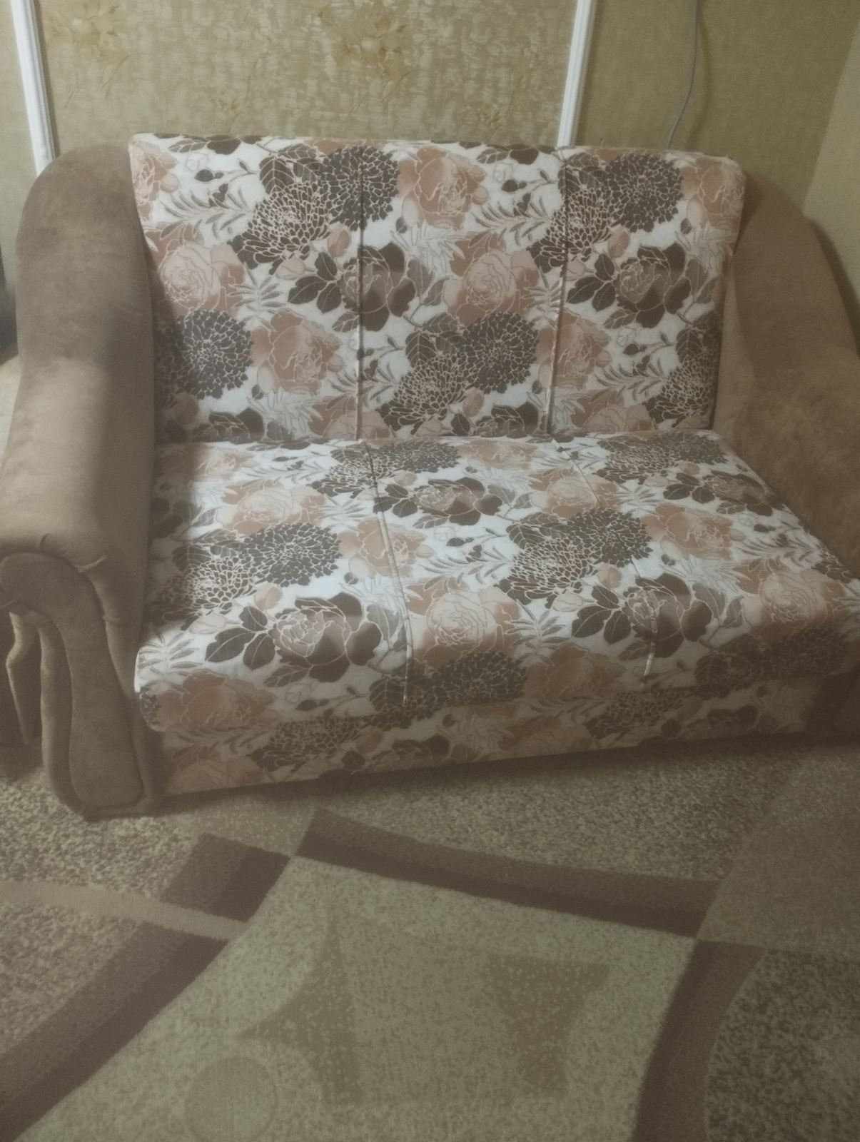 Продам Диван  ..