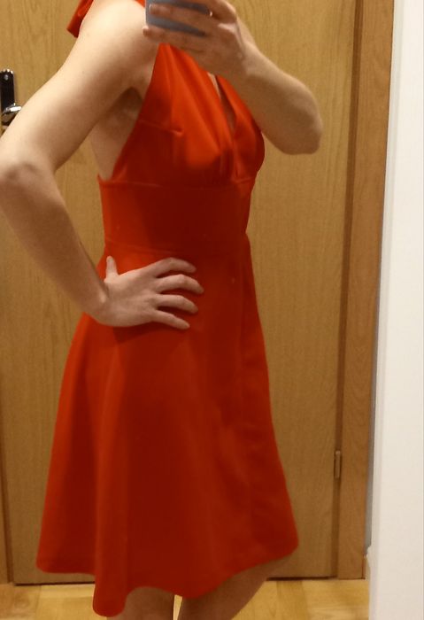 Sukienka bez pleców