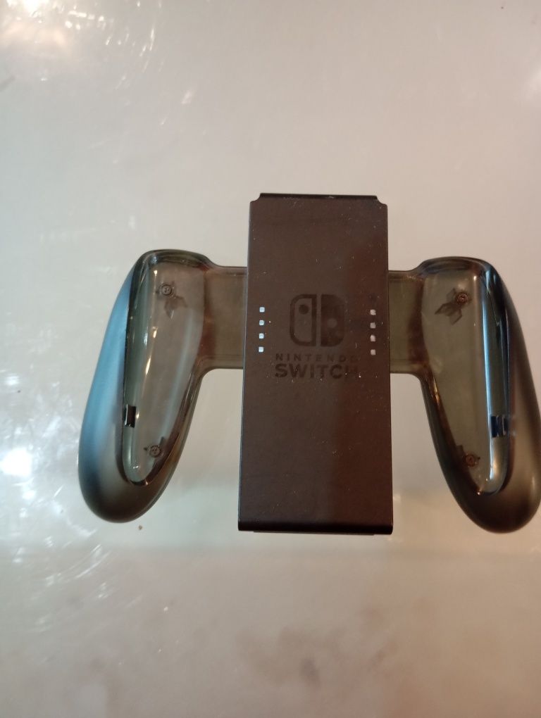 Joy-Con (par) + Base Carregamento 4x + Grip com Carga – Nintendo Switc