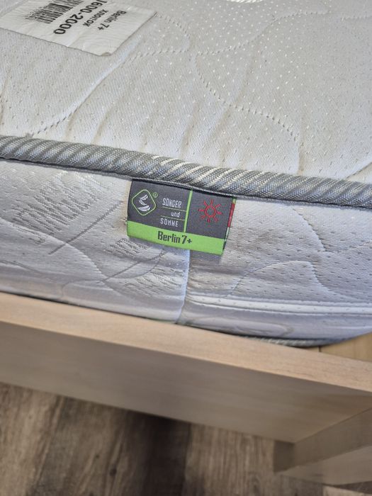 Ліжко дерев'яне двоспальне 1600*2000 з матрасом та тумбочками