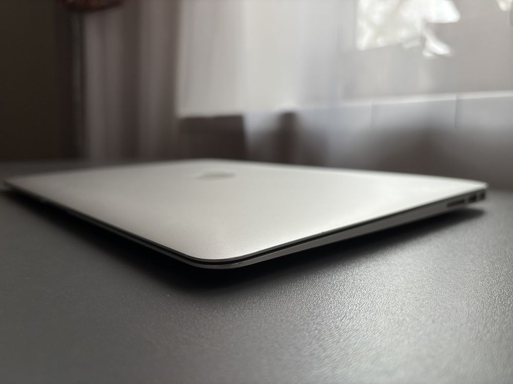 MacBook Air 13" (2017) Core i5 / 8 озу / SSD 128 gb