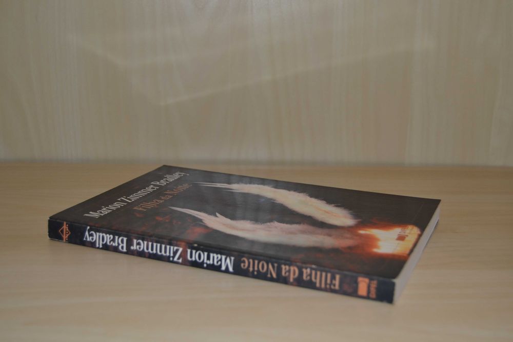 Livro Filha da Noite (Marion Zimmer Bradley)