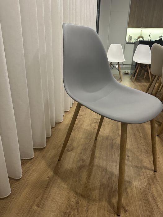 Cadeiras cor cinza