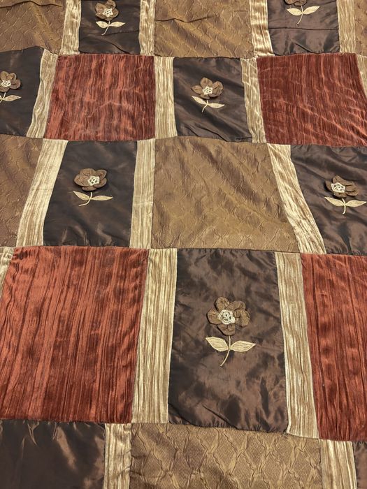 Colcha de casal com almofadas