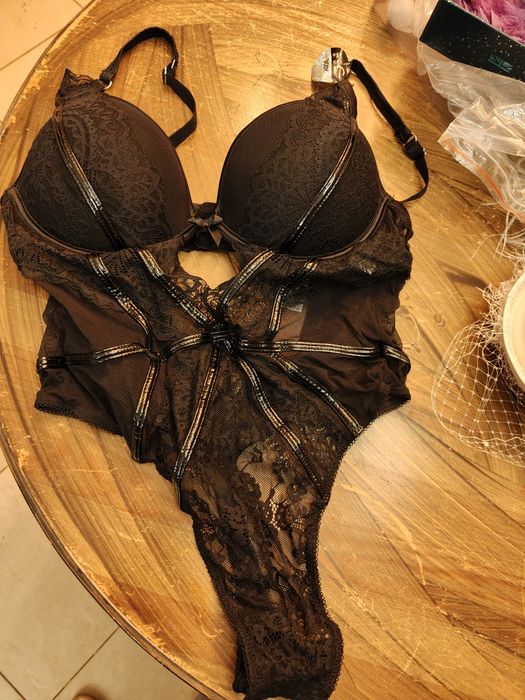 Czarne body koronkowe stringi lateksowe paski  80C  push up biustonosz