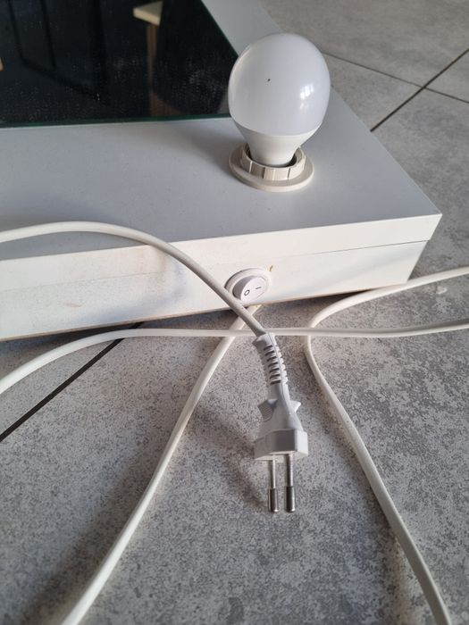 Lustro do toaletki z oświetleniem