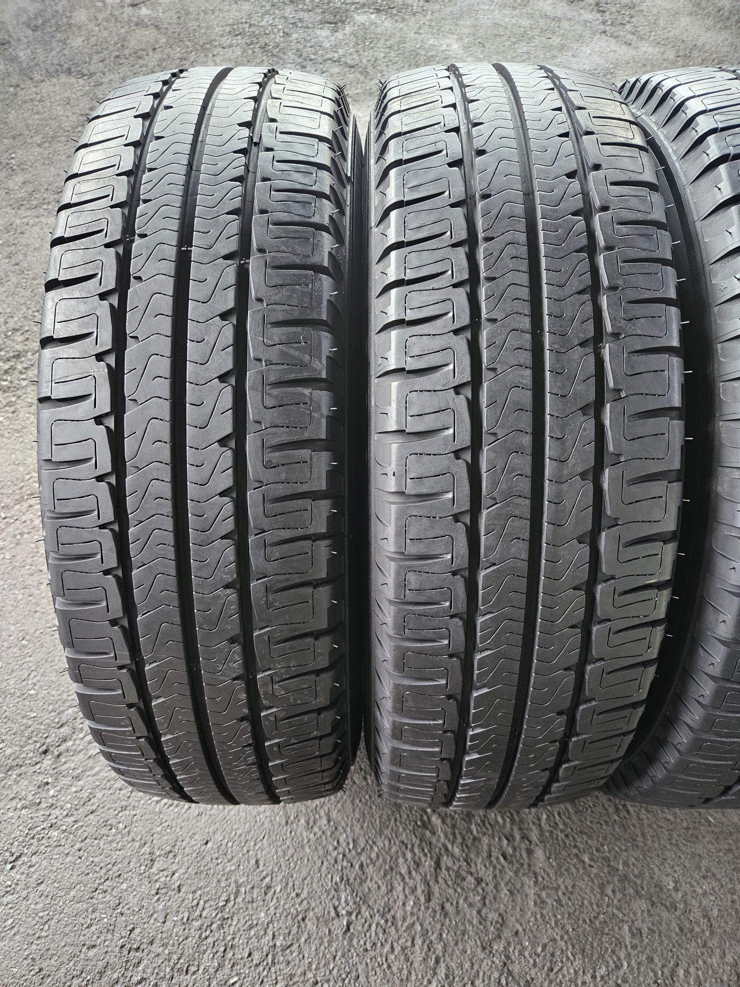 Kpl Opon Letnich Michelin Agilis Camping 225.75.16 CP 116Q Rok 2020