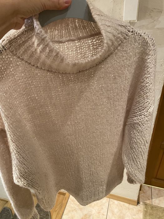 Luźny sweter z golfem