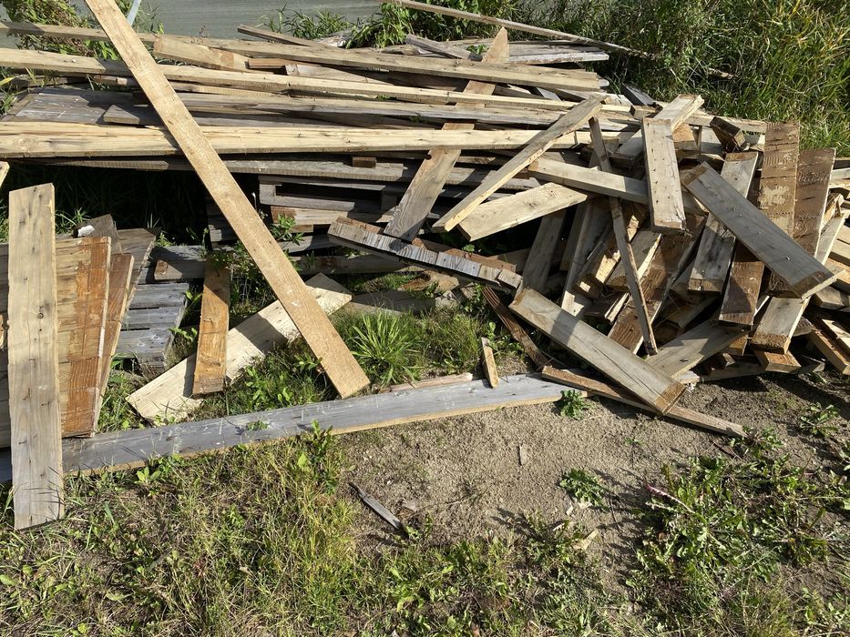 Suche drewno porozbiorkowe