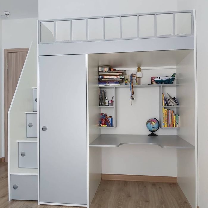 Двухъярусная кровать со столом и шкафом 3 в 1