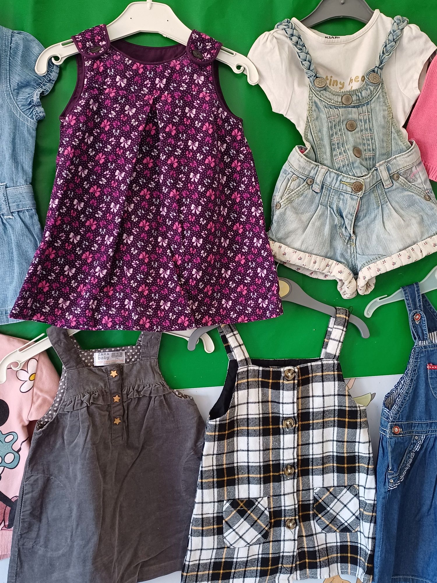 Vestidos 6 a 9 meses. 8 euros todos