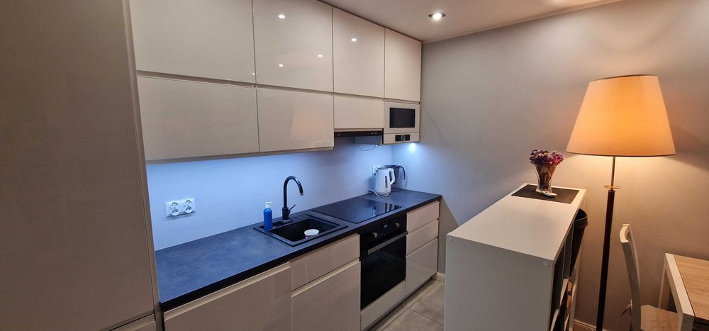 3-pok z klimatyzacją. Os.monitorowane, zamknięty parking. Bez prowizji