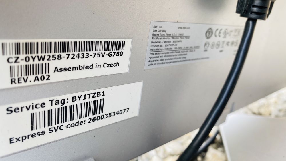 Monitor DELL 30” cali Model 3007WFPL