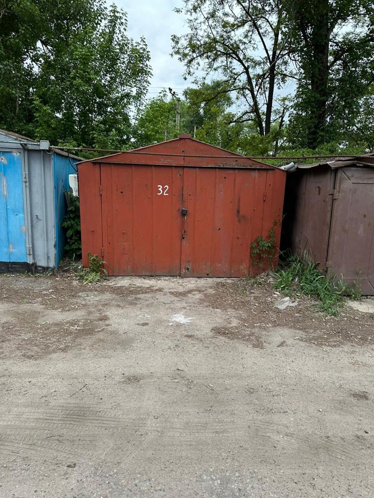 Продається Гараж металевий + земля  33 м/2, можливість будівництва