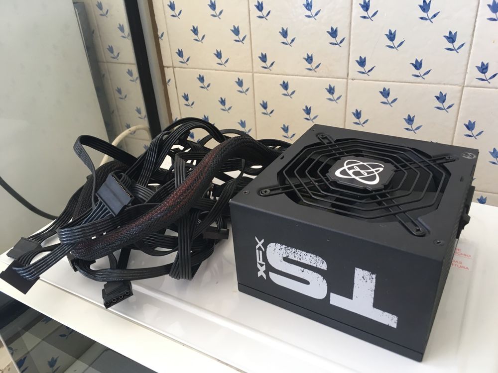 Fonte  XFX TS 550W para pc gaming